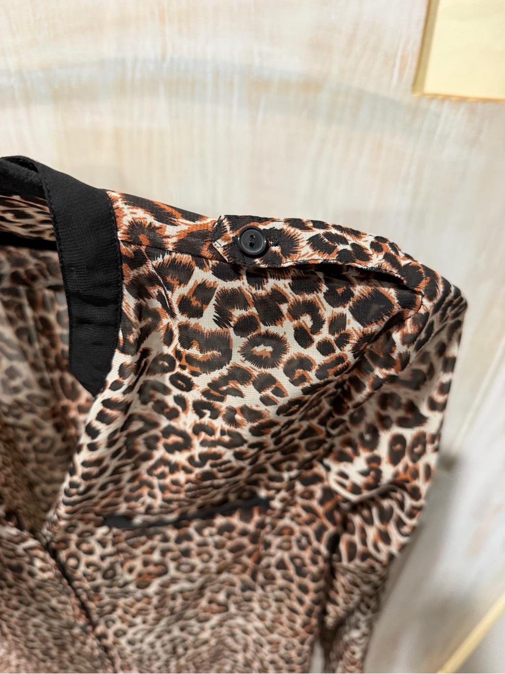 Olive & Oak Leopard Print Blouse in Black and Brown - Picture 5 of 6